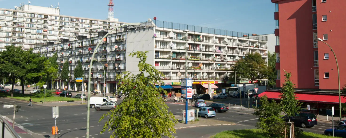 Blick aus der Ferne auf das Pallasseum